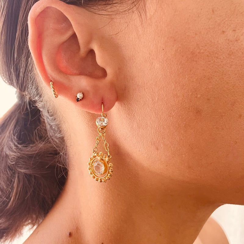Gold earrings with glass stones