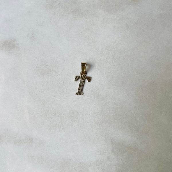 T pendant in 18 carat gold