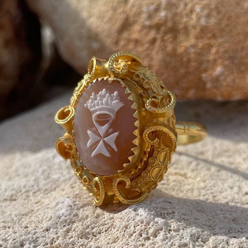 Gold Cameo Antique Ring