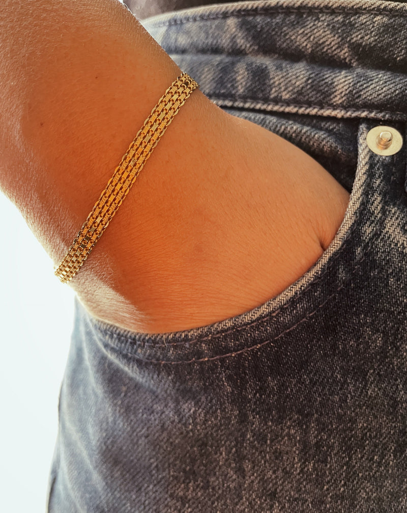 Gold Links Chain Bracelet